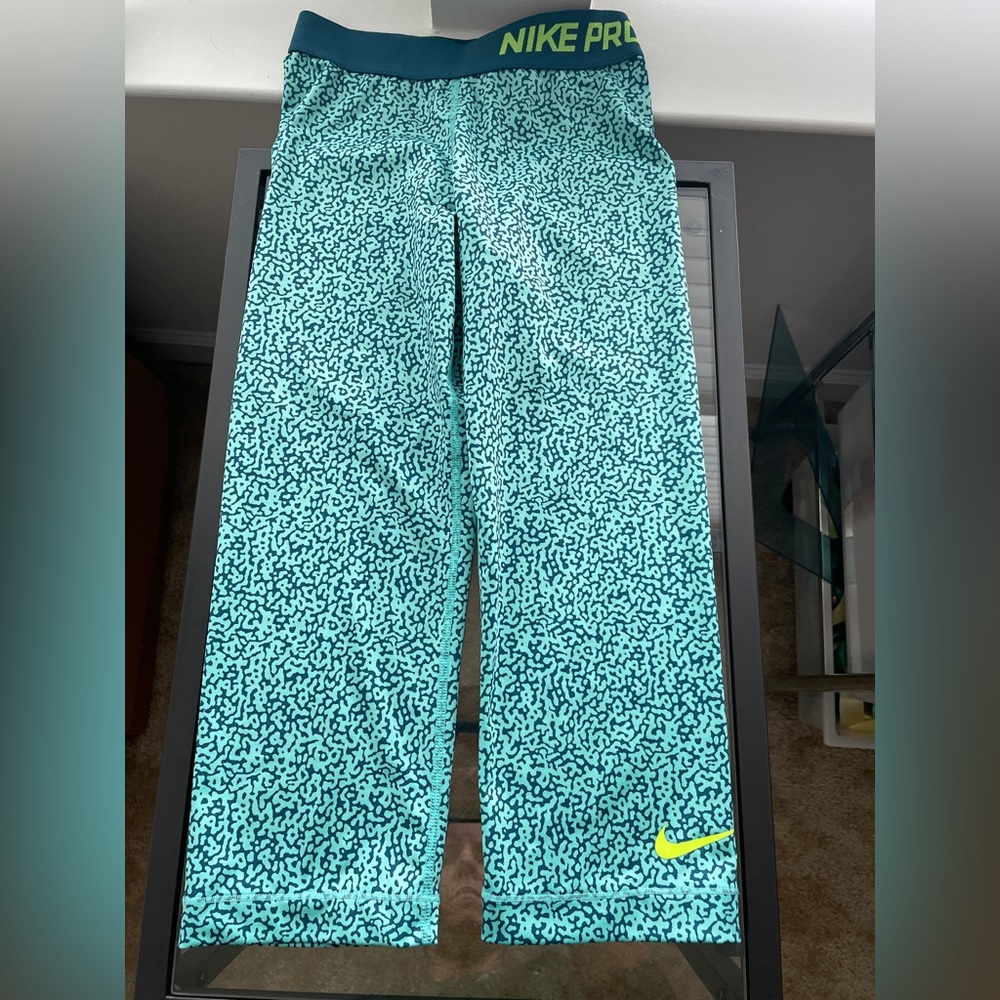 Nike Pro Mezzo Printed Capri leggings, XS
